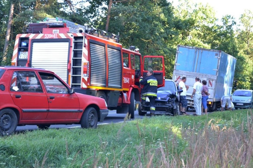 Wypadek pod Antoninem: Jedna osoba ranna, utrudnienia w...