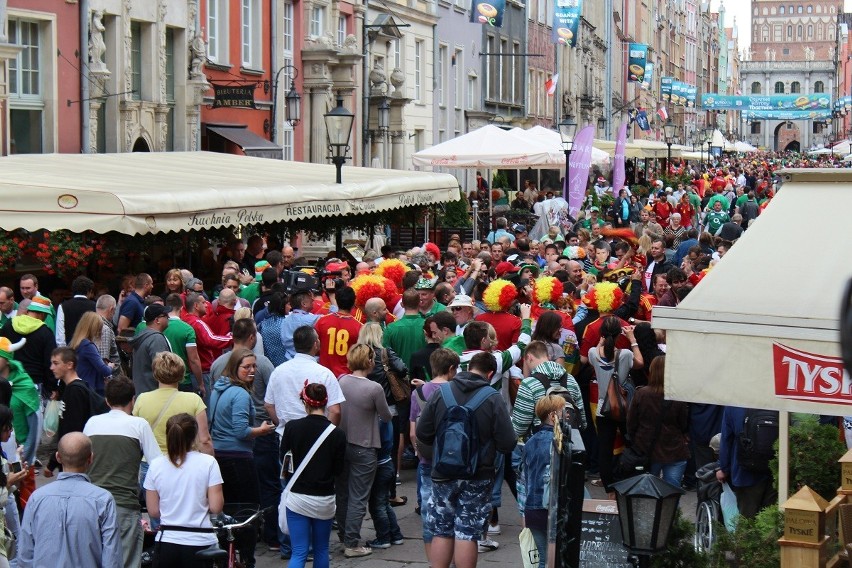 Kibice na Euro 2012 w Gdańsku: Hiszpanie i Irlandczycy bawili się hucznie, ale głównie przed meczem