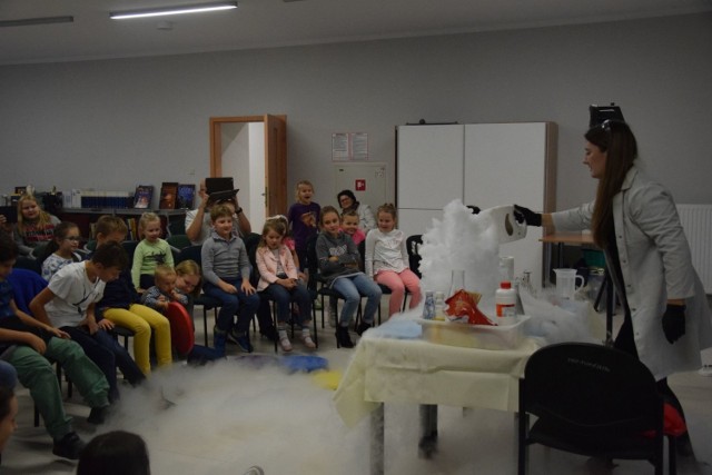 Miejska Biblioteka Publiczna im. Zdzisława Arentowicza włączyła się w Noc Bibliotek. Tegoroczna, piąta już edycja akcji, odbywa się pod hasłem "Znajdźmy wspólny język". Przygotowano szereg atrakcji, jednocześnie w centrali przy ul. Warszawskiej i w filiach przy ulicach: Dziewińskiej, Łęgskiej i Żytniej. W centrali na czytelników czekała mi.in. "Kulinarna uczta z pieczonym ziemniakiem w roli głównej", a filii nr 11 "Magiczne eksperymenty". Przy Żytniej atrakcją były gry planszowe, a przy Dziewińskiej językowe straszydełka.

Wideo. Centrum Kultury Browar B. we Włocławku w 2019 roku świętowało 5 lat istnienia
