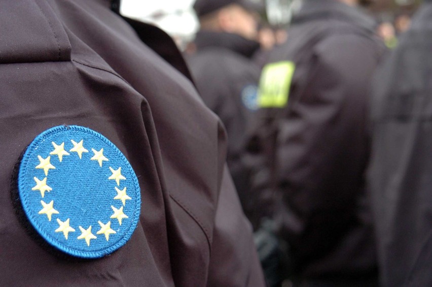 Szkoła Policji w Słupsku: Pożegnanie 120 policjantów wyruszających na misję do Kosowa (ZDJĘCIA)