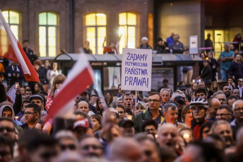 Walczą o "wolne sądy" w Polsce. Tłumy protestujących przed Sądem Okręgowym w Gdańsku [zdjęcia]