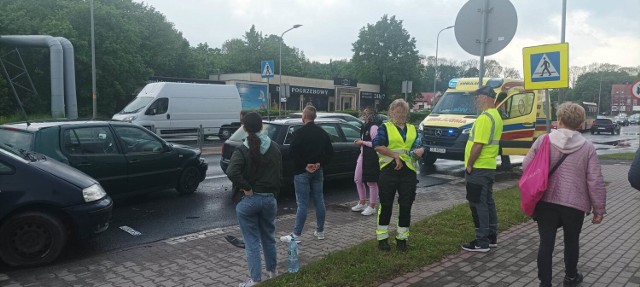 Wypadek na Podzamczu w Wałbrzychu. Na ul. Wieniawskiego zderzyły się trzy samochody