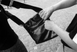 Radomsko: Kradli torebki "na wyrwę". Zostali złapani przez policję