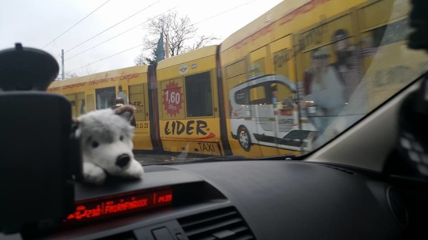 Wypadek tramwaju i ciężarowego TIRa w Bytomiu