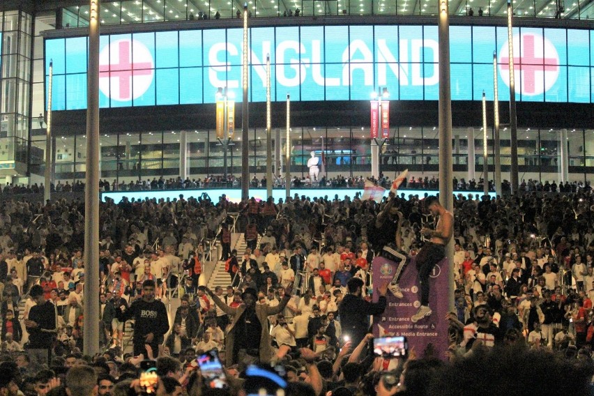Kibice w Londynie świętowali awans reprezentacji Anglii do finału Euro 2020. Zobacz zdjęcia i wideo