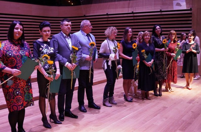 Nagrody prezydent miasta, Śląskiego Kuratora Oświaty oraz Ministra Edukacji Narodowej otrzymało 57 nauczycieli.