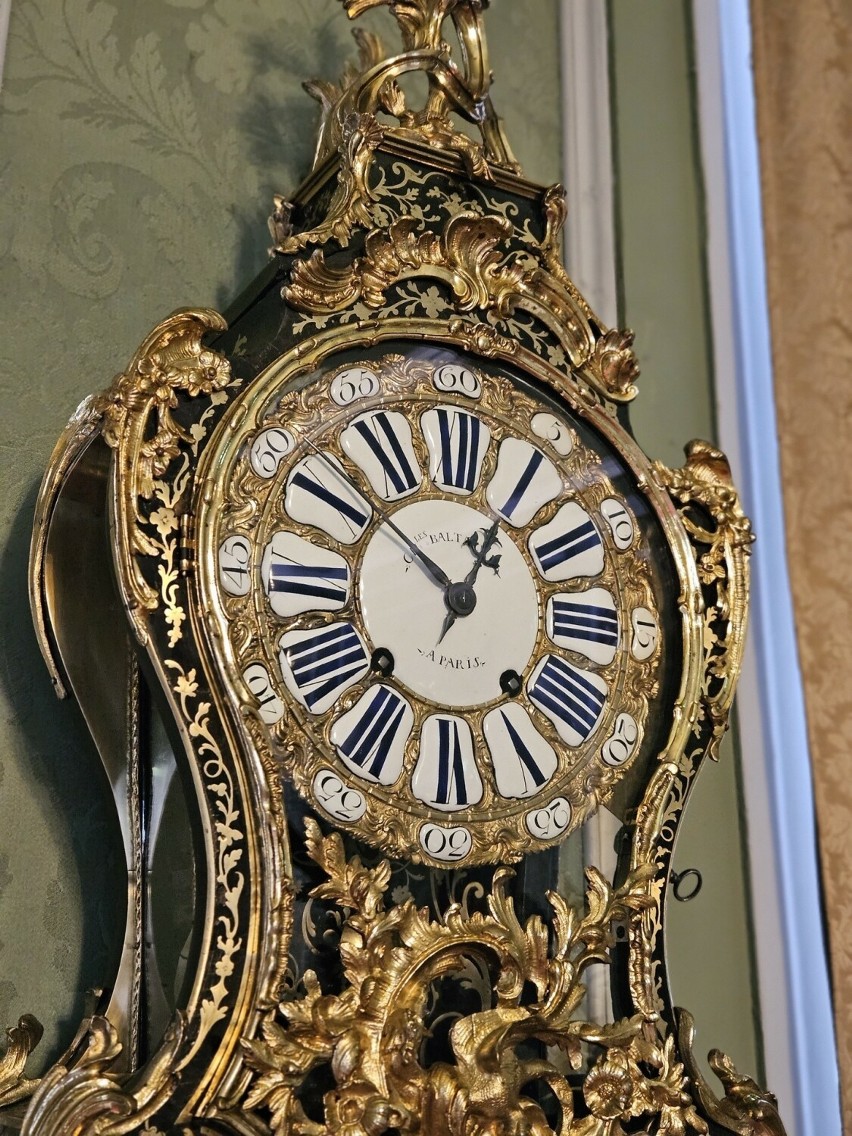 Francuski zegar konsolowy w stylu Boulle to nowość na ekspozycji w Muzeum - Zamku w Łańcucie  [ZDJĘCIA]
