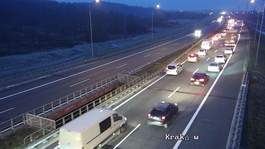 Wypadek na A4 pod Krakowem, kierowcy utkną w ogromnym korku