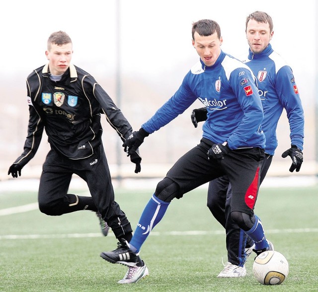 Zimą piłkarze ŁKS tylko przez cztery dni trenowali na naturalnej trawie.