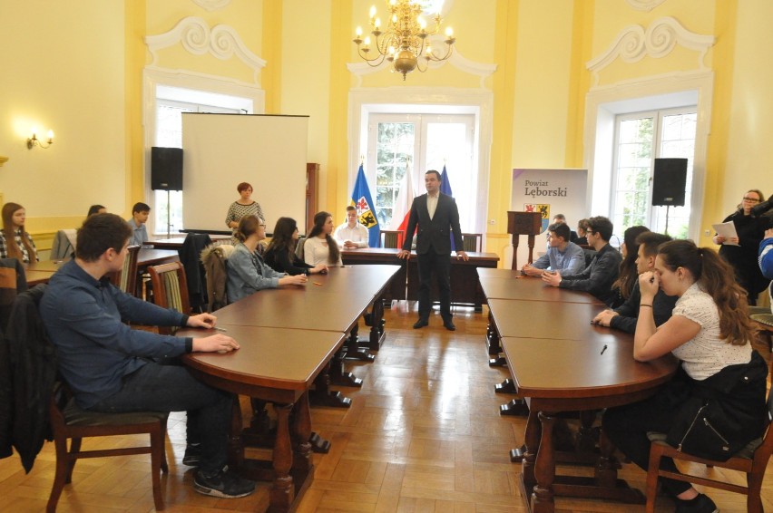 Lębork. Konkurs wiedzy o samorządzie terytorialnym