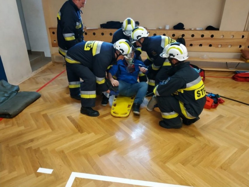 Wyciągali poszkodowanych z rozbitego samochodu i udzielali pomocy poparzonemu mężczyźnie