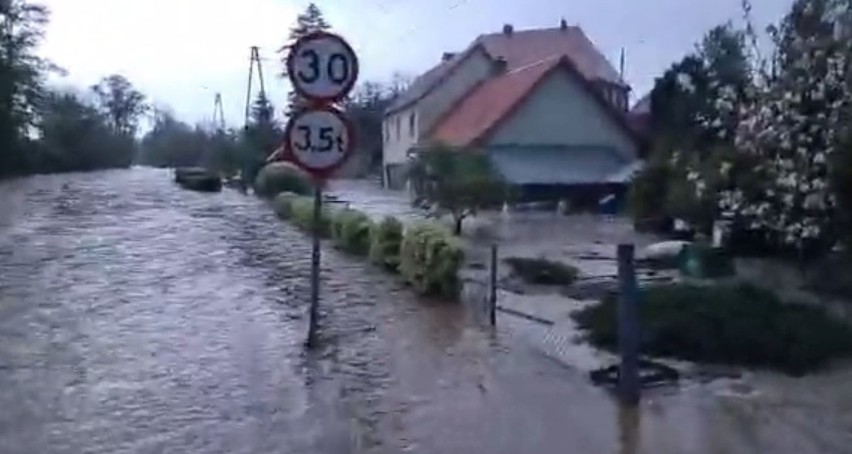 Zalane miejscowości w powiecie ząbkowickim, kadr z...