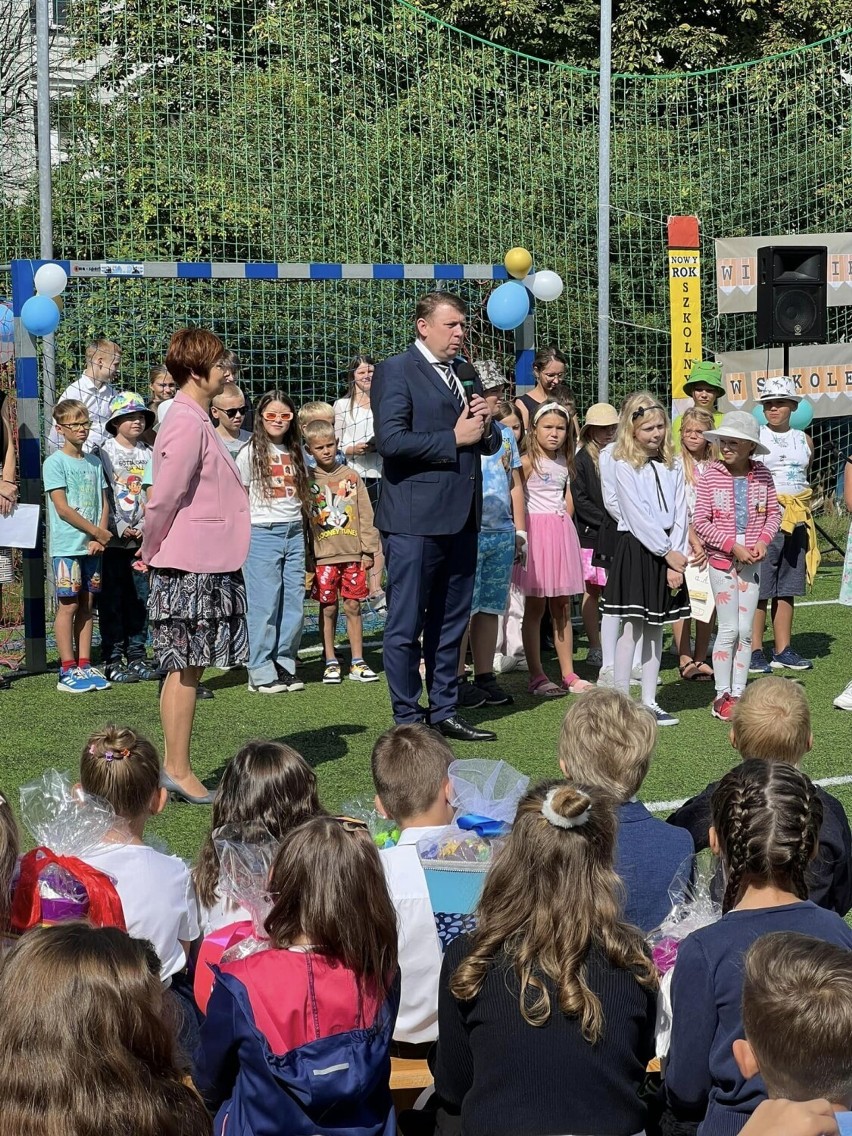 Inauguracja roku szkolnego 2023/2024 w Szkole Podstawowej nr 12 z Oddziałami Integracyjnymi w Chorzowie. Gościem był wiceprezydent miasta 