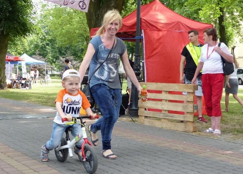 Ścigając się na rowerach rywalizowali zarówno...