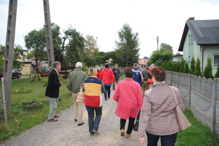 Wycieczkę śladem gródków rycerskich Sieradzczyzny zorganizowało Muzeum Okręgowe i PTTK w Sieradzu