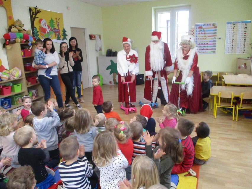 Skierniewicki klub seniora Ustronie mikołajkowo u przedszkolaków [ZDJĘCIA]