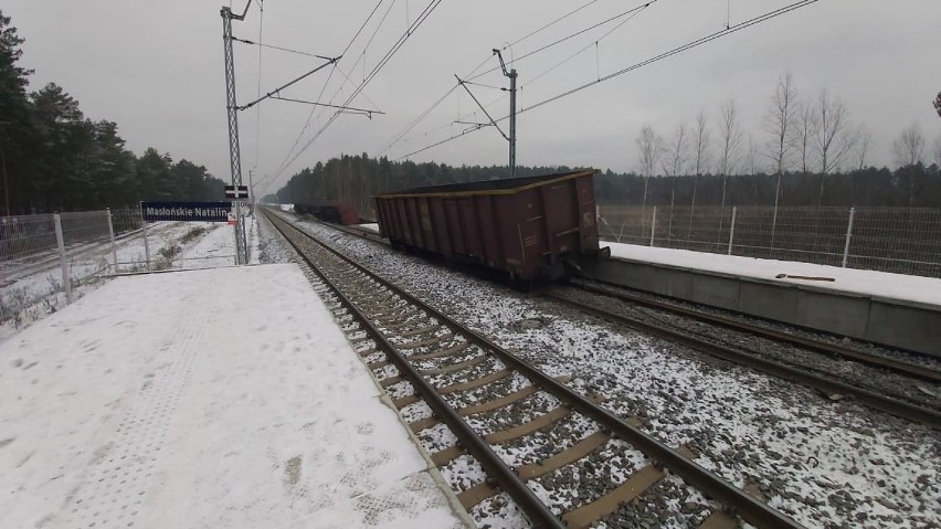 Wypadek pociągu w Masłońskim. Przewróciły się wagony. Są opóźnienia na kolei