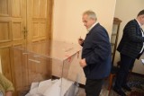 Skierniewiczanie ruszyli do urn wyborczych. Rozpoczęły się wybory parlamentarne i referendum. Głosować można do 21:00
