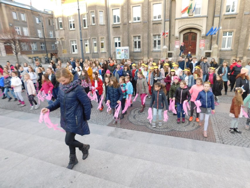 Wałbrzych: Dziesiątki osób zatańczyły przeciwko przemocy