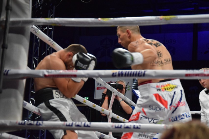 Knockout Boxing Night 12. Pięściarskie święto w Suwałkach. W walce wieczoru Maciej Sulęcki [Zdjęcia]