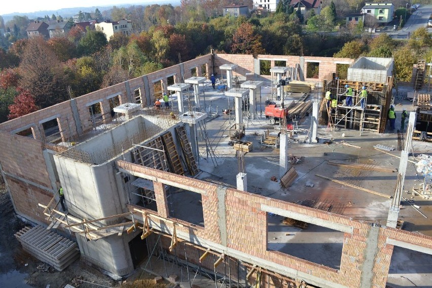 Budowa kliniki w Wodzisławiu Śląskim idzie zgodnie z planem