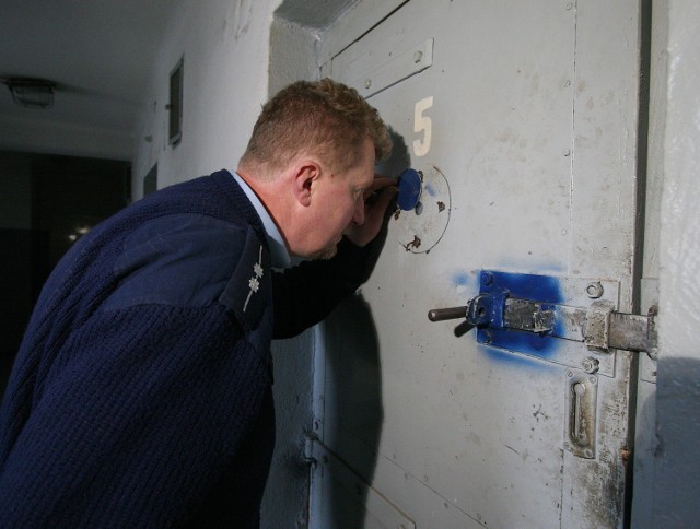 Klaustrofobia i fobia na punkcie kamer to sprytna linia obrony, czy też faktycznie 43-latek został pokrzywdzony najpierw zamknięciem w celi a potem niesprawiedliwym wyrokiem?