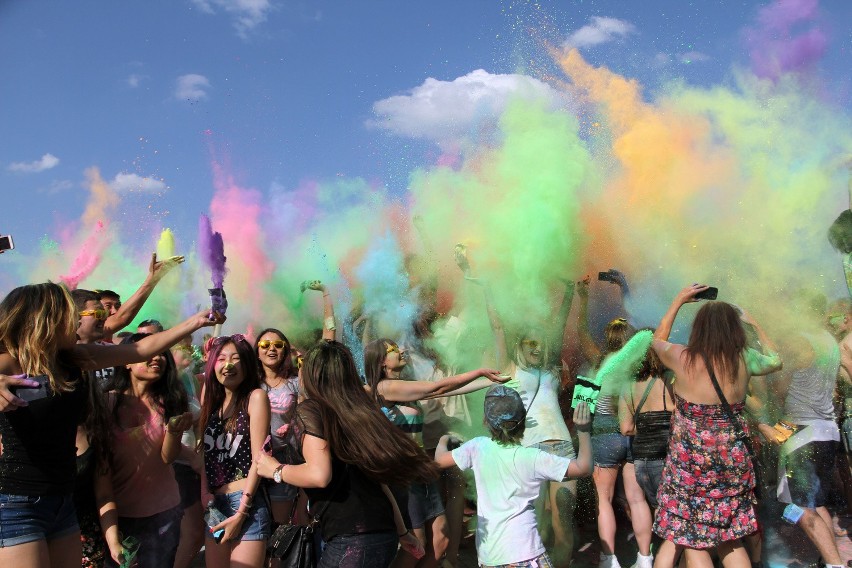 Festiwal Kolorów 2015 na Błoniach Zabierzowskich. Zobacz galerię zdjęć z niedzieli