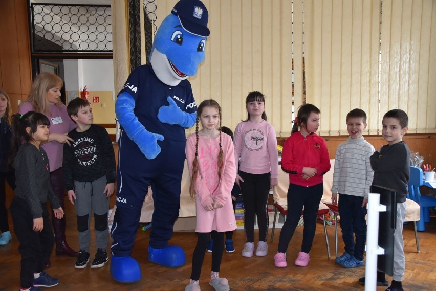 Z dziećmi z Ukrainy spotkali się grudziądzcy policjanci....