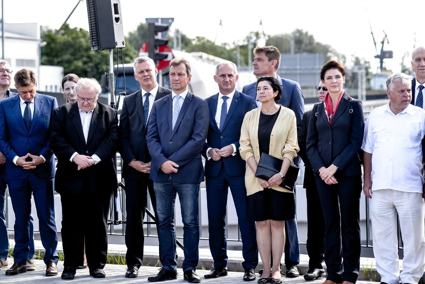 Rondo przy stadionie w Letnicy nosi imię Tadeusza Mazowieckiego [ZDJECIA, MAPA] 