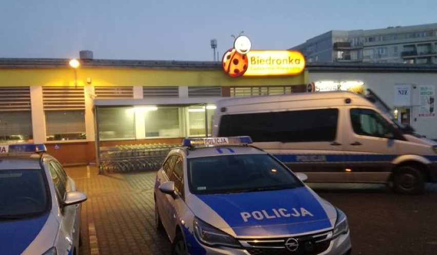 Śląskie: Alarm bombowy w Biedronkach. Ewakuowano klientów 35 sklepów