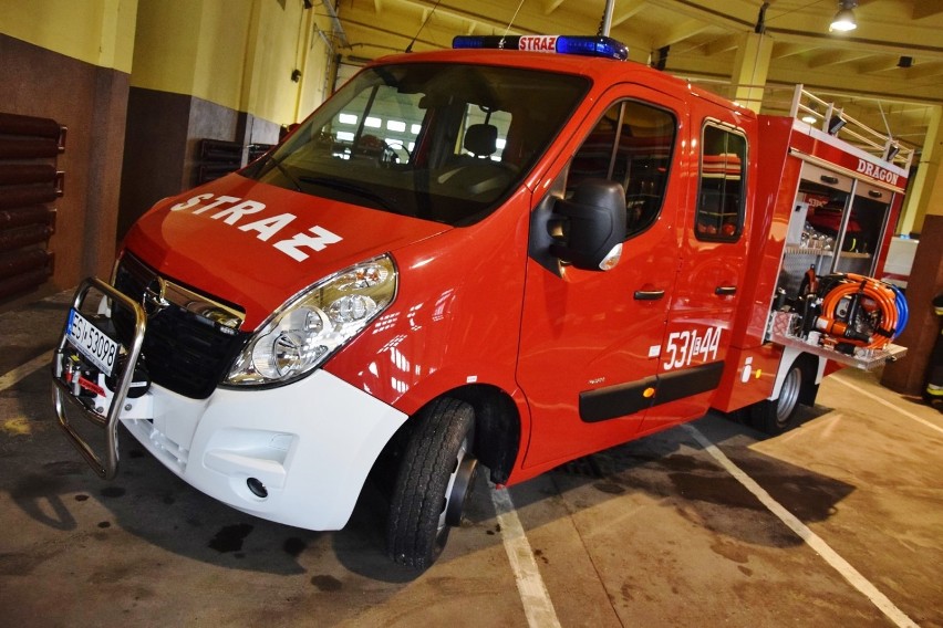 Nowy samochód otrzymali sieradzcy strażacy PSP. Lekki pojazd ratownictwa technicznego wręczono podczas podsumowania 2018 roku (zdjęcia)