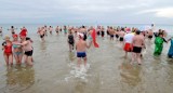 Morsy witają Nowy Rok w Jelitkowie. Tradycyjna zimna kąpiel w morzu - PROGRAM imprezy!