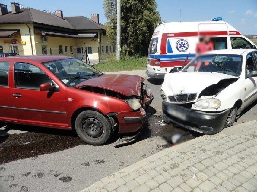 Nowy Sącz. Wypadek na ul. Myśliwskiej. Dwie osoby w szpitalu [ZDJĘCIA]