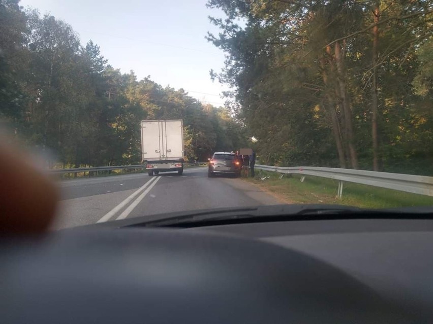 Zderzenie dwóch samochodów na skrzyżowaniu Wiejska - K62 we...