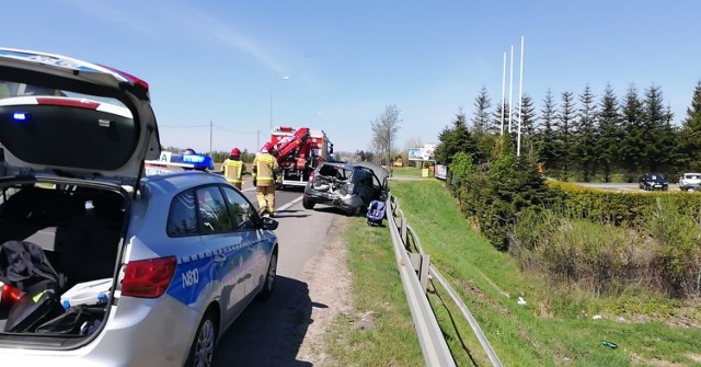 Wypadek na trasie Słupsk- Ustka we Włynkówku. Droga zablokowana. 14-latka odwieziona do szpitala