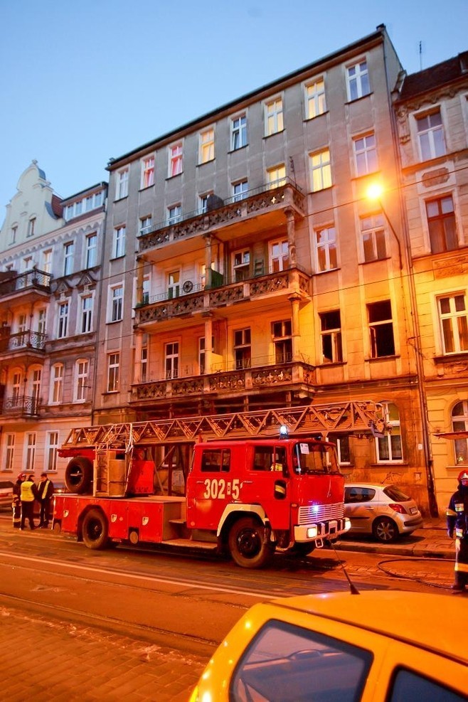 Wrocław: Pożar na Piastowskiej, mieszkańcy ewakuowani (ZDJĘCIA)