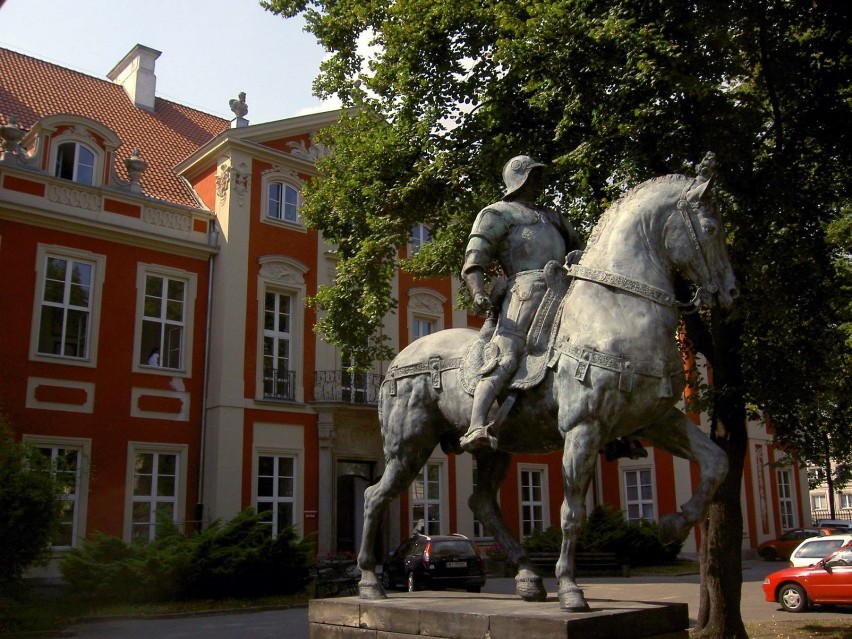 Pierwowzór pomnika przed pałacem Czapskich na Krakowskim...