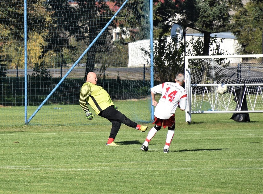 Przyjaźń, pasja i waleczne serca! Oldboye rozegrali mecz w Kębłowie