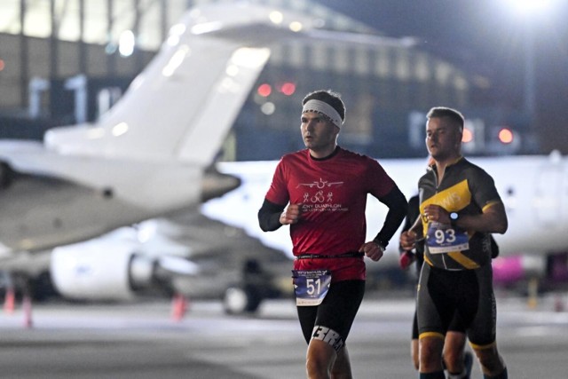 Nocny duathlon w Porcie Lotniczym Gdańsk był okazją do sprawdzenia się na nietypowej, betonowej trasie