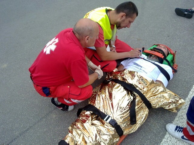 Wrocław: Dwa autobusy zderzyły się na AOW - ćwiczenia ratowników przed Euro 2012