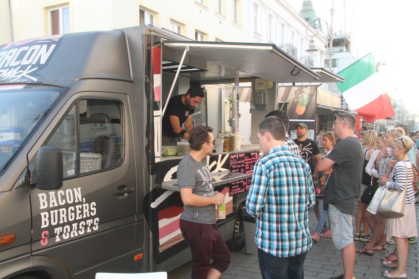 Wielkie jedzenie na Sienkiewicza w Kielcach. Zobacz zdjęcia