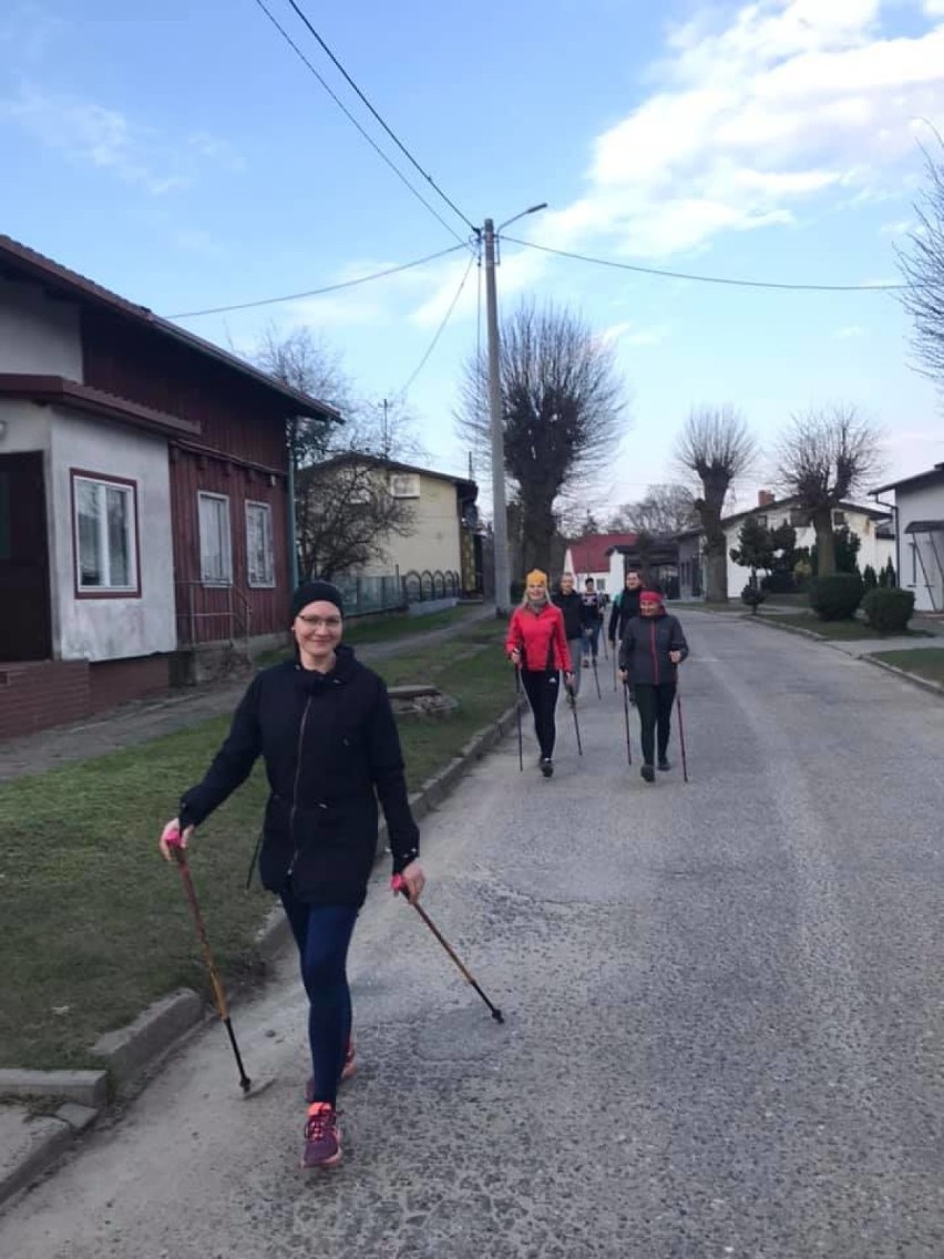 Panie spacerowały z kijkami w gminie Cewice. To była duża dawka sportu i dobrej zabawy
