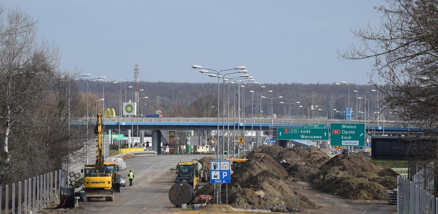 Częstochowa. Pierwszy asfalt wylany na remontowaną DK91. Co...