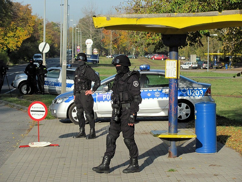 Kalisz: Drogowa blokada przy ulicy Poznańskiej. Kierowcy pod ostrzałem mundurowych. ZDJĘCIA