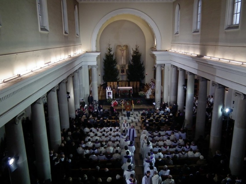 Tłumy w kościele dominikanów