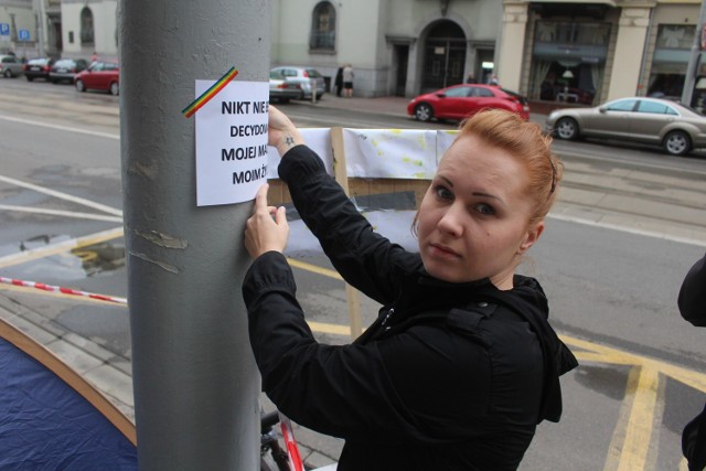 W Katowicach rozpoczęła się pikieta wobec zaostrzenia ustawy antyaborcyjnej