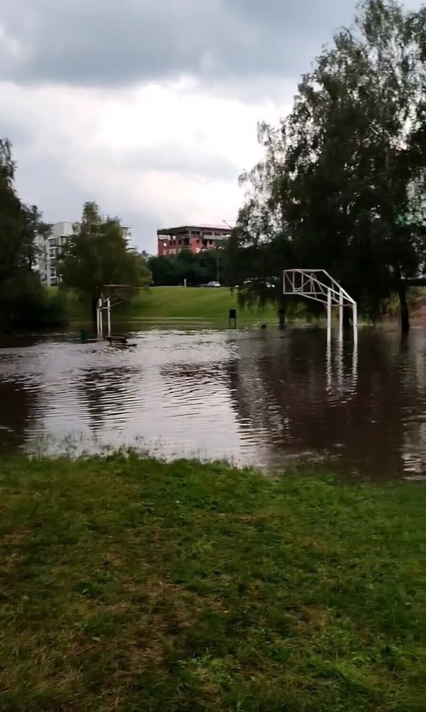 Tak w czwartkową noc wyglądały wybrane miasta w woj....