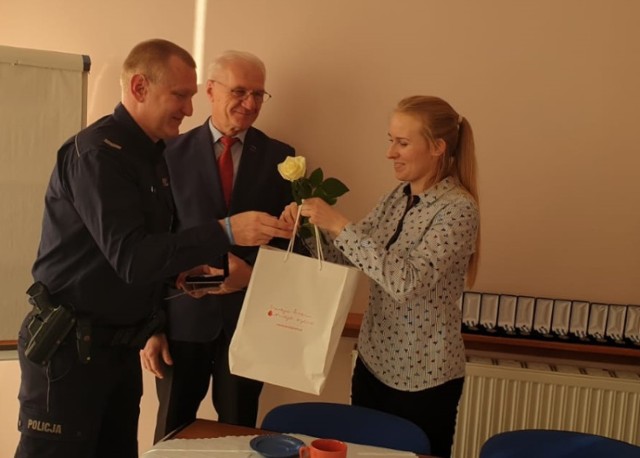 Policjant z Kalisza wyróżniony medalem ministra zdrowia za honorowe oddawanie krwi