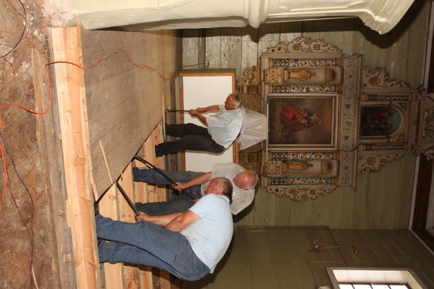 W remoncie zabytkowego kościoła św. Anny w Brzezinach pomagali górale