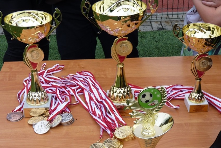 Turniej piłkarek w Żarkach. Rywalizowały dziewczęta z całego powiatu myszkowskiego